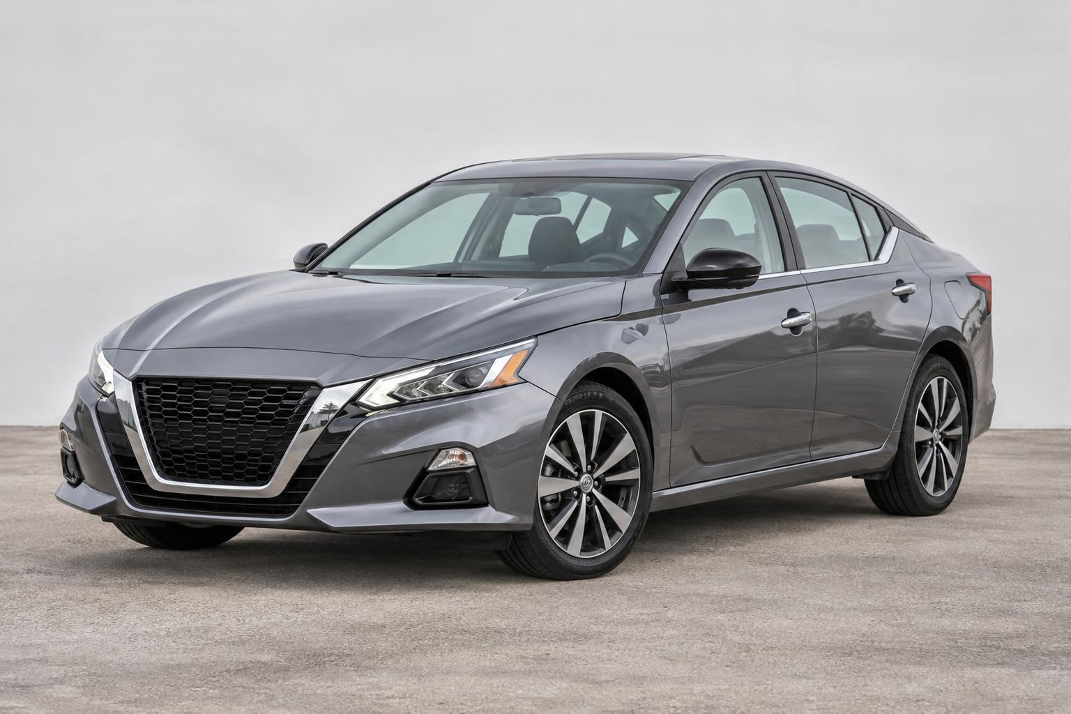 Nissan Altima sedan for weekly rideshare rental in Broward